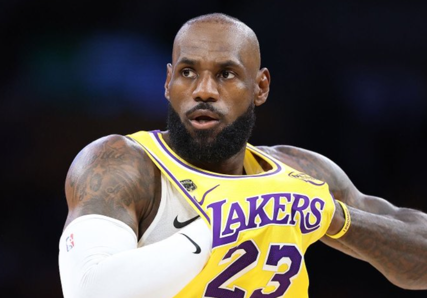 PG电子网站-曝詹姆斯下赛季继续征战NBA！不确定留在湖人 争冠实力成第一考量
